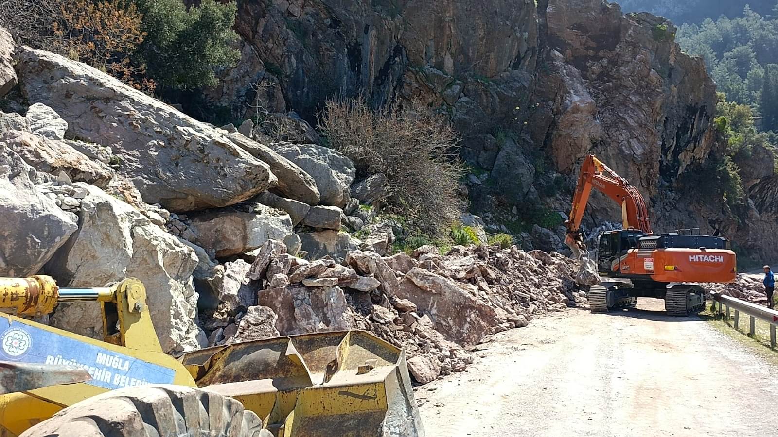 Faralya’da Heyelan Müdahalesi: Büyükşehir Ekipleri Harekete Geçti 